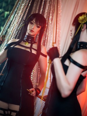 Lady Melamori - Yor Forger_15