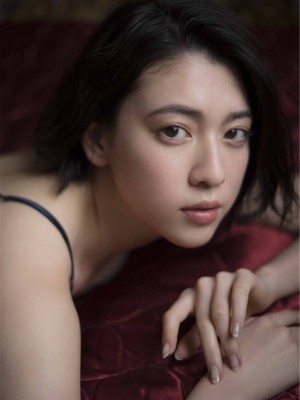 三吉彩花 - Beyond the Sky_33P