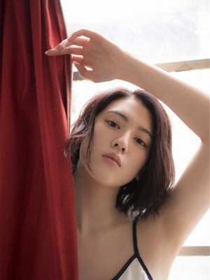 三吉彩花 - Beyond the Sky_36P