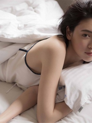 三吉彩花 - Beyond the Sky_39P