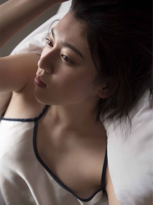 三吉彩花 - Beyond the Sky_43P