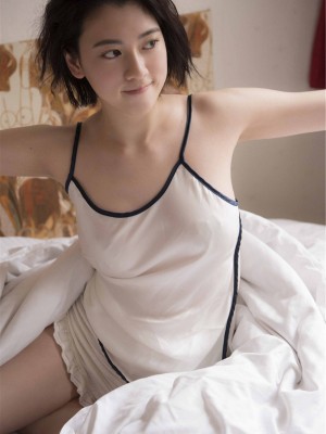 三吉彩花 - Beyond the Sky_44P