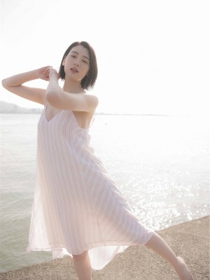 三吉彩花 - Beyond the Sky_05P