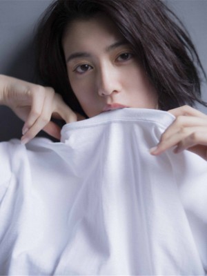 三吉彩花 - Beyond the Sky_18P