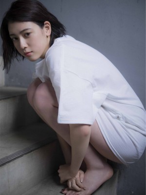 三吉彩花 - Beyond the Sky_20P