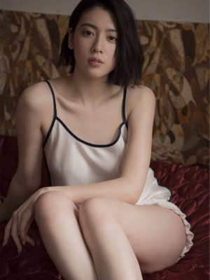 三吉彩花 - Beyond the Sky_28P