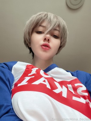 Alina Becker - Uzaki-chan_07