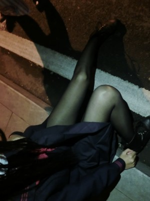 水酱是胖企鹅 - 夜晚路边_005