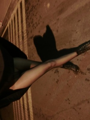 水酱是胖企鹅 - 夜晚路边_011