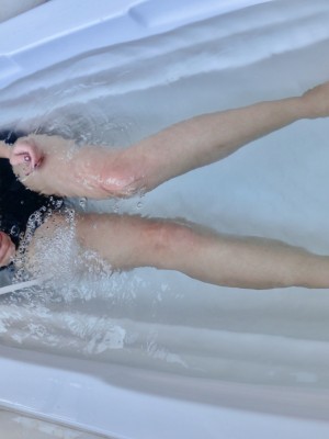 水酱是胖企鹅 - 浴缸里的体操服_008