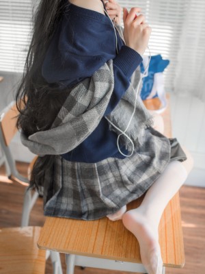 izumi泉桃子 - 少女前线95式_02