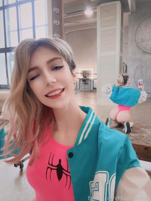 Mik Allen - Gwen Swimsuit_Spidergwen (1)