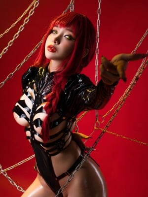 Umeko J cosplay Makima Latex - Chainsaw Man_008