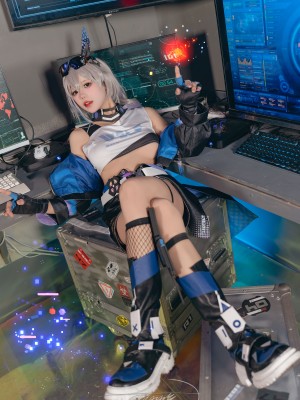 Niantutu - Silver Wolf_34