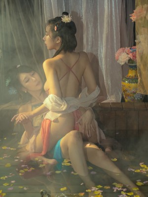 云溪溪x奶桃 古装浴池嬉戏 性感肚兜诱人乳晕 湿身诱惑超写实古代风_1 (35)