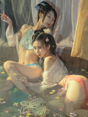 云溪溪x奶桃 古装浴池嬉戏 性感肚兜诱人乳晕 湿身诱惑超写实古代风_1 (18)