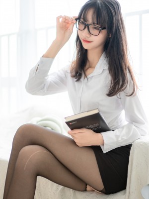 茶籽ccz – 黑丝双人百合[89P5V813M]_1 (7)