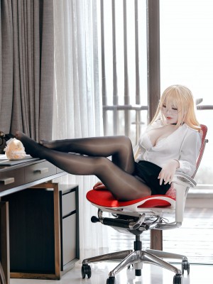 半半子 - 怨仇 办公室的意外_13