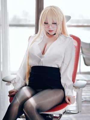 半半子 - 怨仇 办公室的意外_15