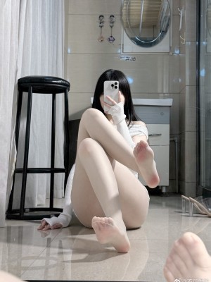 羚weibo自拍合集10.26_7842fbabgy1hkyxnqabdej21271gutph