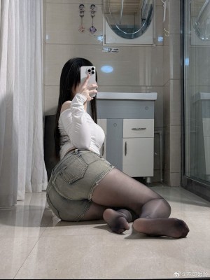 羚weibo自拍合集10.26_7842fbably1hkq5qgmr0rj21141di4c0