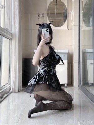 羚weibo自拍合集10.26_7842fbably1hg4dca90udj218x1nx7vg