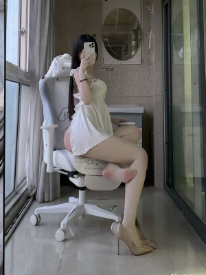羚weibo自拍合集10.26_7842fbably1ht3d6ip003j21au1tfttn