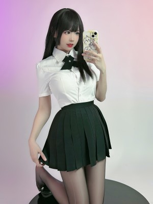 miko酱wb自拍_008vIsnAgy1hsub2kmzzdj31d82yo4qp