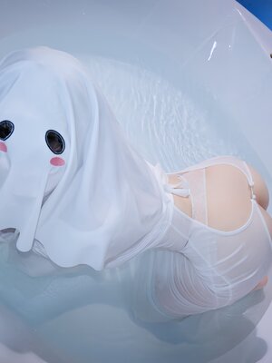 miko酱wb自拍_00663nJ2gy1hv4g8adfxuj33y82msnpi