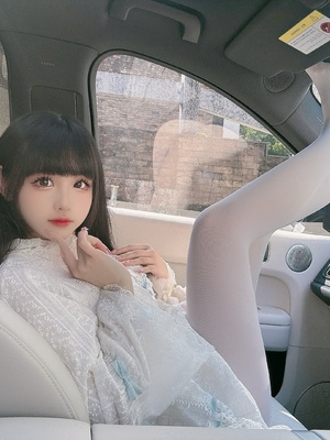 miko酱wb自拍_008vIsnAgy1hvmwe4vw1hj32801o0b2b