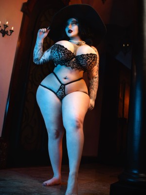 Bishoujomom - Lady Dimitrescu_14