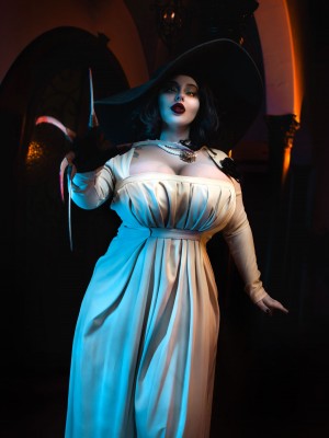 Bishoujomom - Lady Dimitrescu_11