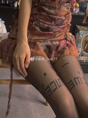 微博hs6_007UtiO4gy1h234vgf1rpj317f13y4p4