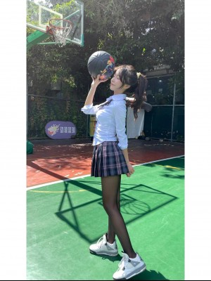 微博hs6_006MlUtvly1gve021m1nuj60zk1bf0z802