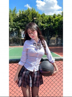 微博hs6_006MlUtvly1gve01xvxatj30zk1bf46a