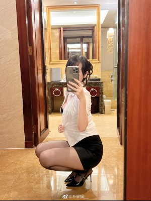 微博hs6_007WUv31gy1h2ajy3n982j32802yonpf