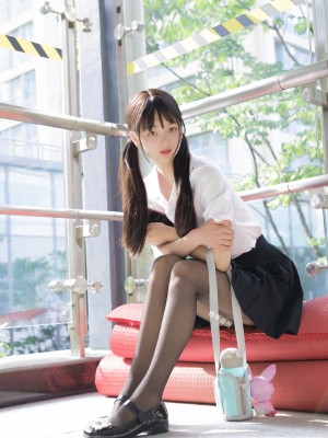 微博hs6_008pLErCgy1h2d2jwd8v6j322o3401ky