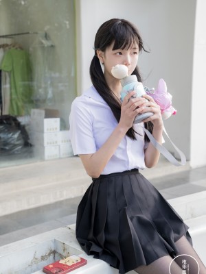 微博hs6_008pLErCgy1h2id05xqx1j33484oc4qs