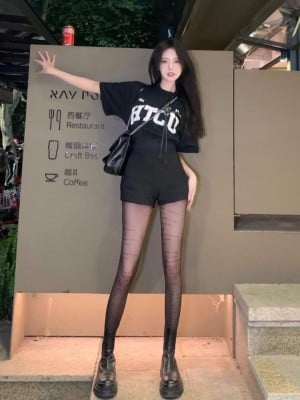 微博hs6_006WU84Wly1h1oi8acs4jj30mh0t67as