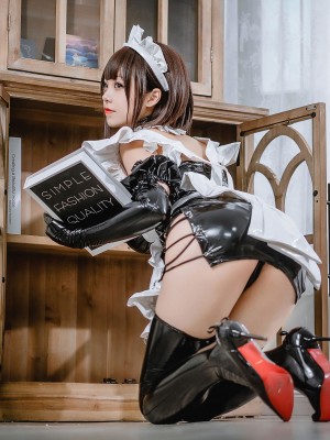 蜜汁貓裘 膠衣女僕_10008