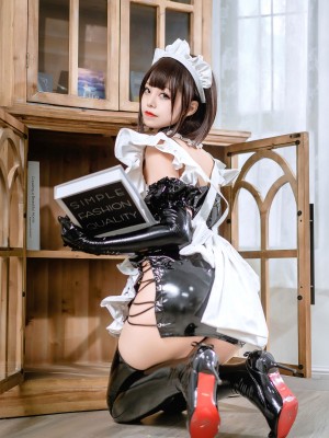 蜜汁貓裘 膠衣女僕_10014