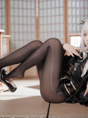 封疆疆v NIKKE 白兔布兰儿 和服_13