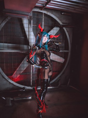 (C103) [さちぶどう] アズール◎ーン レーゲンスブルク コスプレ写真集 vol.171 Coast of light!2&nbsp;&nbsp;(アズールレーン)_024