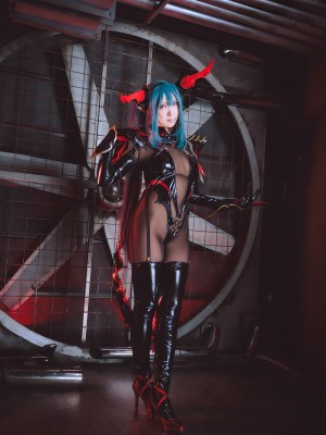 (C103) [さちぶどう] アズール◎ーン レーゲンスブルク コスプレ写真集 vol.171 Coast of light!2  (アズールレーン)_011
