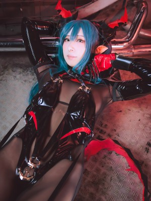 (C103) [さちぶどう] アズール◎ーン レーゲンスブルク コスプレ写真集 vol.171 Coast of light!2  (アズールレーン)_169