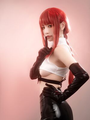 HornyCos - Red-Haired Petite Beauty Cosplays As Chainsaw Man Makima (Patreon)_62