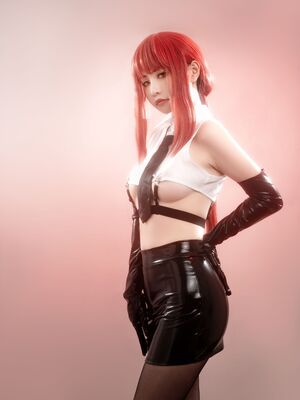 HornyCos - Red-Haired Petite Beauty Cosplays As Chainsaw Man Makima (Patreon)_36