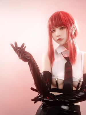 HornyCos - Red-Haired Petite Beauty Cosplays As Chainsaw Man Makima (Patreon)_49