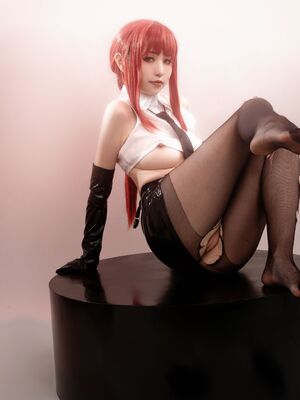 HornyCos - Red-Haired Petite Beauty Cosplays As Chainsaw Man Makima (Patreon)_34