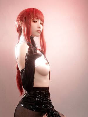HornyCos - Red-Haired Petite Beauty Cosplays As Chainsaw Man Makima (Patreon)_28